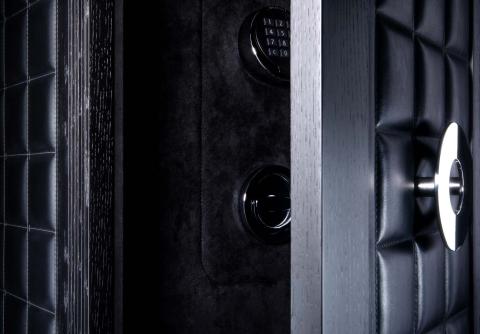 Exclusive luxury safe carbon OAK