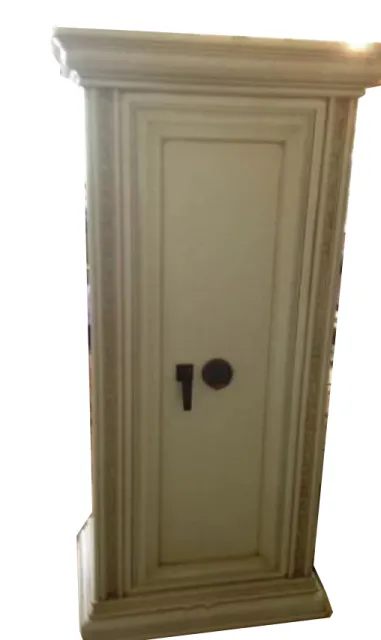 
<span>Сейф оружейный в дереве на 3 ствола "Оникс"</span>
